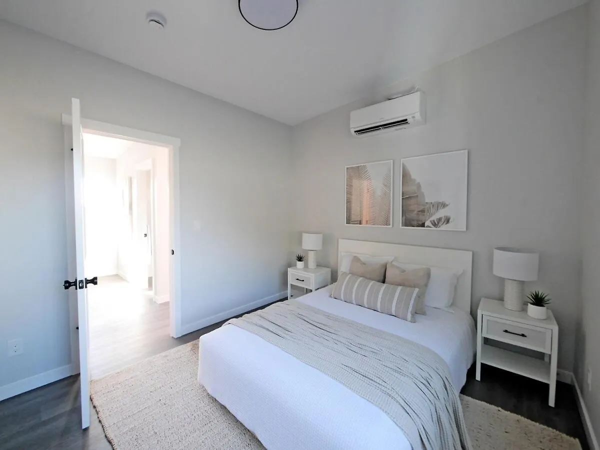 Brand New Modern Home With Rooftop Terrace 西雅图